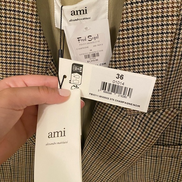 Ami Blazer👩‍💼 - Picture 7 of 7
